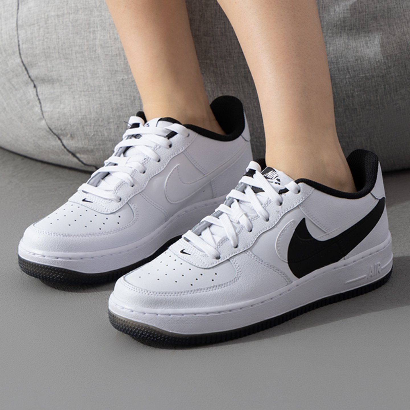 Nike耐克AJ1经典复古轻便运动板鞋GS童款女款553560-146
