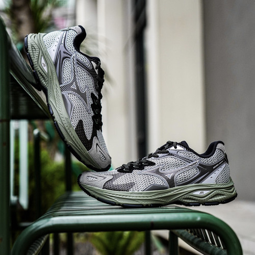 Mizuno美津浓Racer S 缓震回弹防滑耐磨舒适透气网面跑鞋D1GH2235