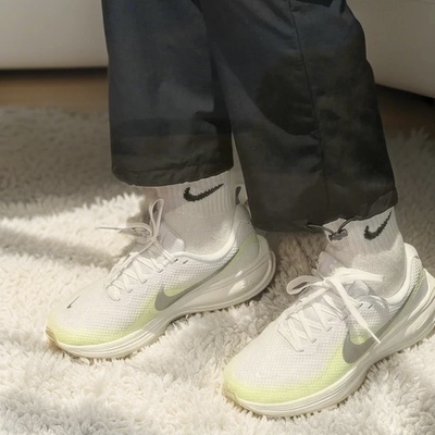 Nike耐克 Revolution 8百搭舒适透气运动鞋跑步鞋HJ8485-104