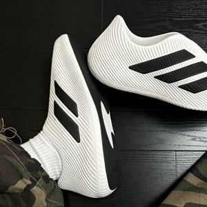 adidas Purechill 运动休闲鞋 舒适耐磨防滑贴合HQ2950