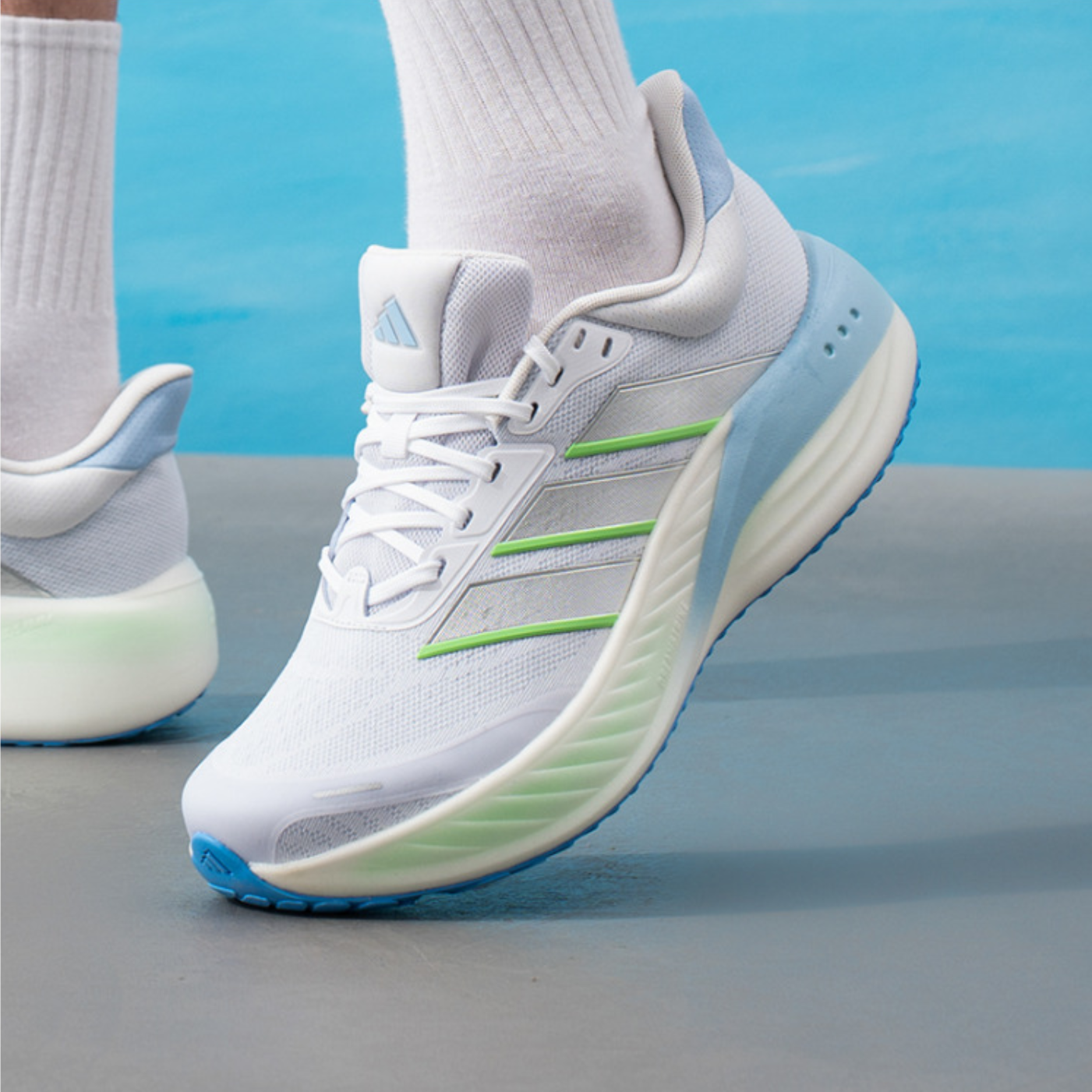 Adidas/阿迪达斯 SUPERBOUNCE 耐磨男女网面运动休闲鞋KK1890