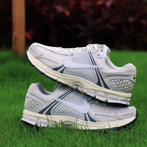 耐克/NIKE AIR ZOOM VOMERO 5 男女同款气垫低帮跑步鞋IM9467