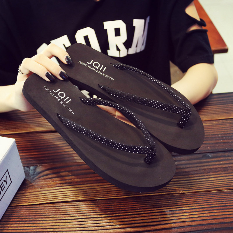 沙滩防滑厚底人字拖女夏季时尚外穿韩版海边坡跟夹脚平底凉拖鞋潮在类目 女鞋, 拖鞋中 - 来自Buy2taobao.com提供专业的淘宝代购服务