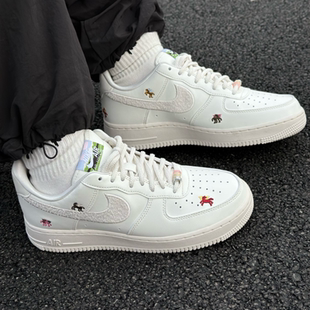 Nike/耐克AirForce1 '07新年脱缰系列低帮板鞋女款白色IQ1143-100