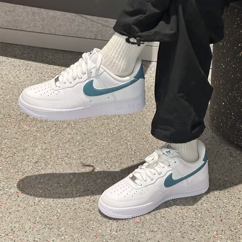 Nike/耐克白粉男子低帮板鞋