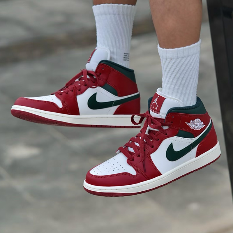 AirJordan1篮球鞋红白