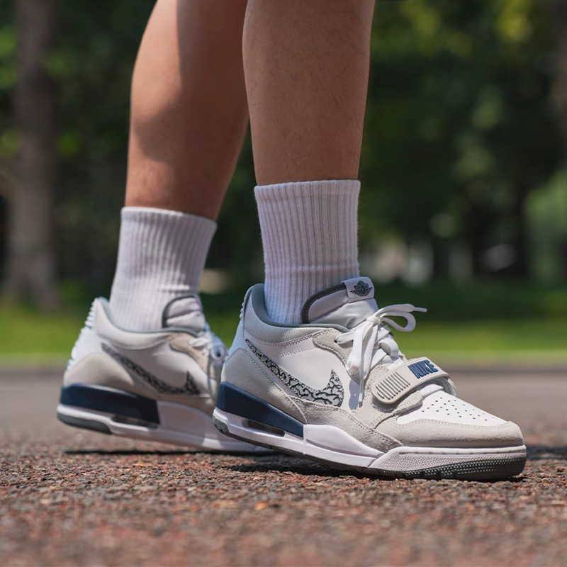 Nike/耐克Air Jordan Legacy 312低帮篮球鞋男款白黑紫CD7069-108