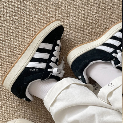 阿迪达斯经典黑白面包鞋