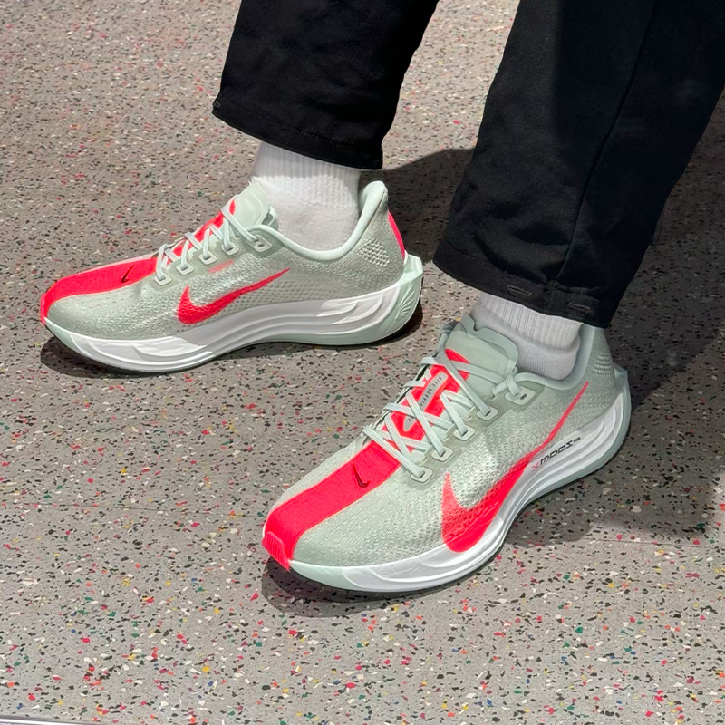 Nike/耐克PegasusPlus低帮跑步鞋男款灰红FQ7262-001