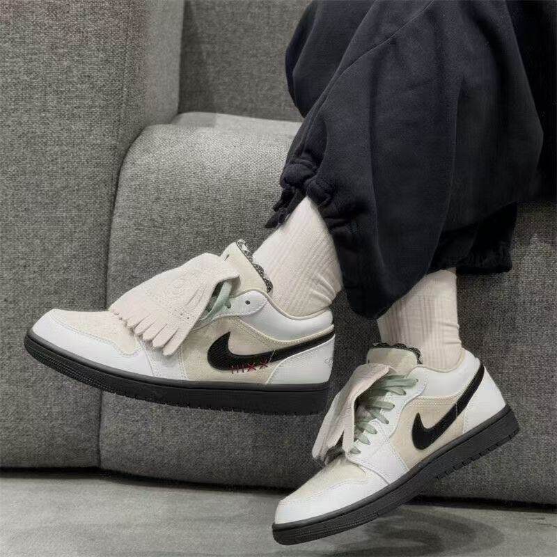 Nike/耐克 AIR JORDAN 1 LOW SE 低帮休闲板鞋IW2020-110