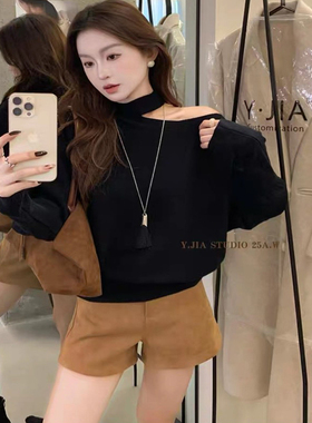 黑色斜肩挂脖长袖针织衫女秋冬设计感宽松收腰毛衣巨好看露肩上衣