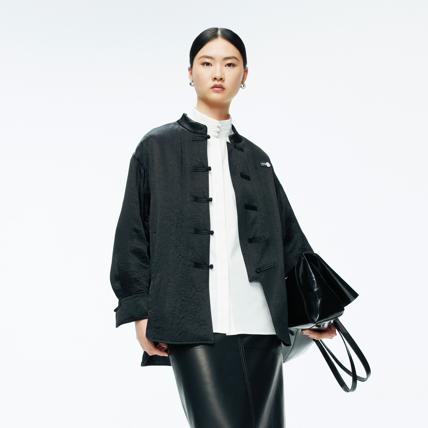 婉甸2025年冬季新品黑色中长款蚕丝外套1244R01DM1