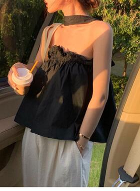 法式度假慵懒设计吊带背心抹胸性感秋季新款黑色宽松无袖荷叶上衣