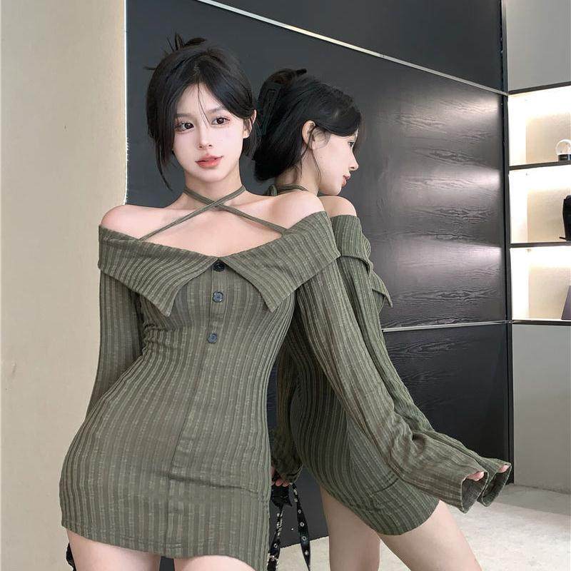 一字肩交叉挂脖连衣裙女秋季新款辣妹收腰设计感洋气修身包臀裙潮