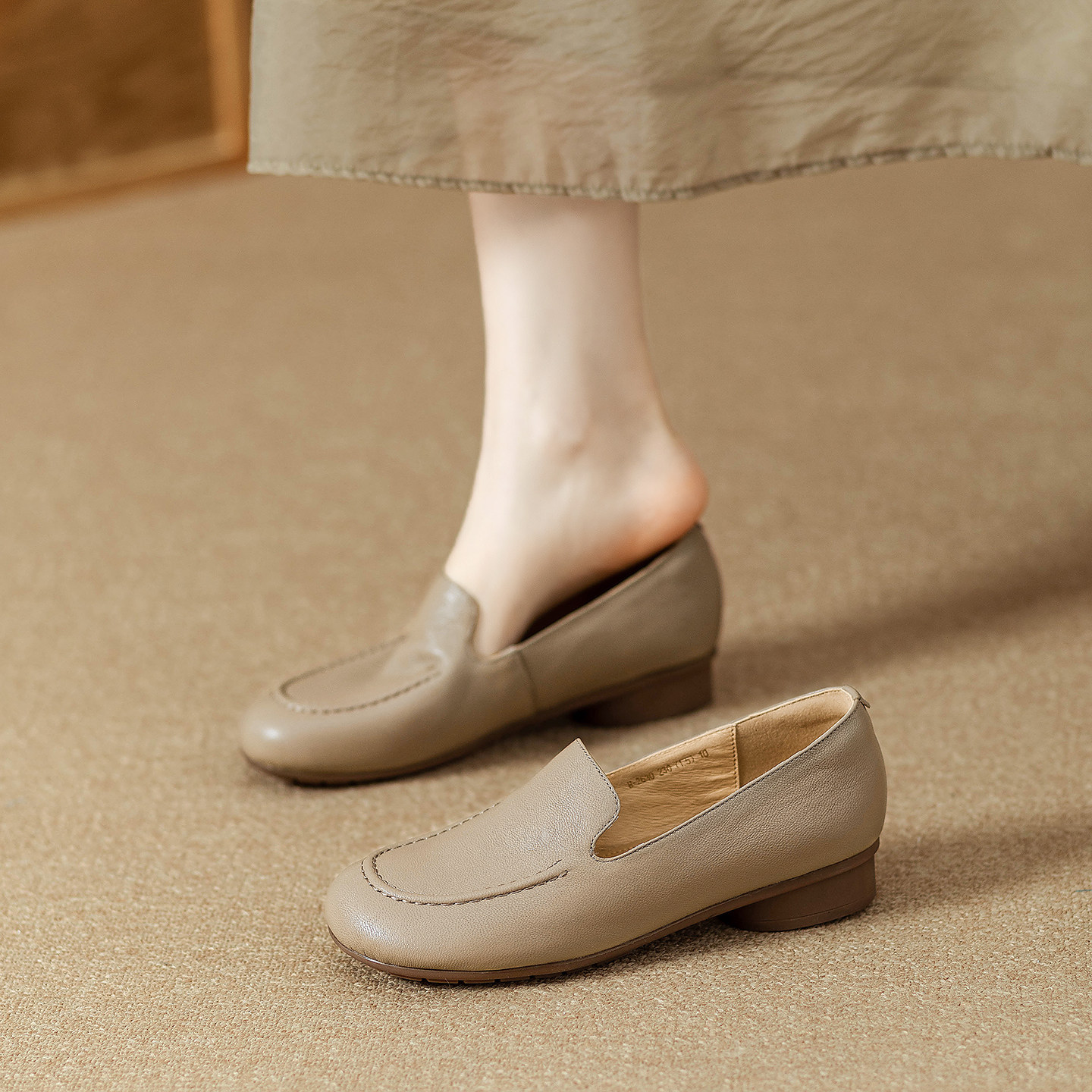 法式极简风一脚蹬乐福鞋女春秋软羊皮奶奶鞋娃娃圆头平底深口单鞋