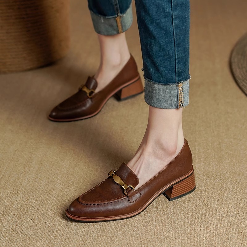 春秋季新款法式复古金属扣尖头