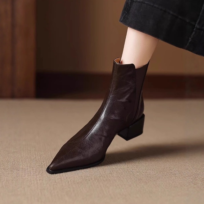 英伦风棕色系真皮尖头马丁靴