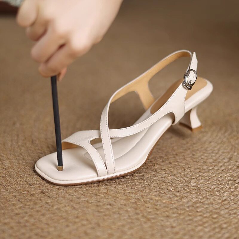 法式绝美超软小凉鞋女夏外穿踩屎感粗跟软底不累脚高跟鞋配裙子