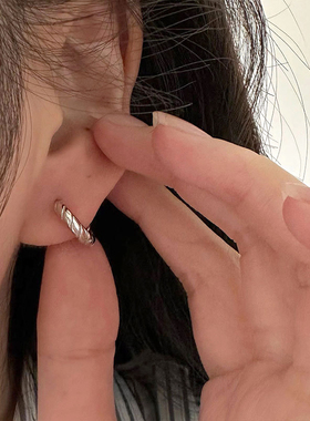 s925纯银复古菱格纹圆圈耳环女2022新款潮耳扣素圈耳圈气质耳饰品