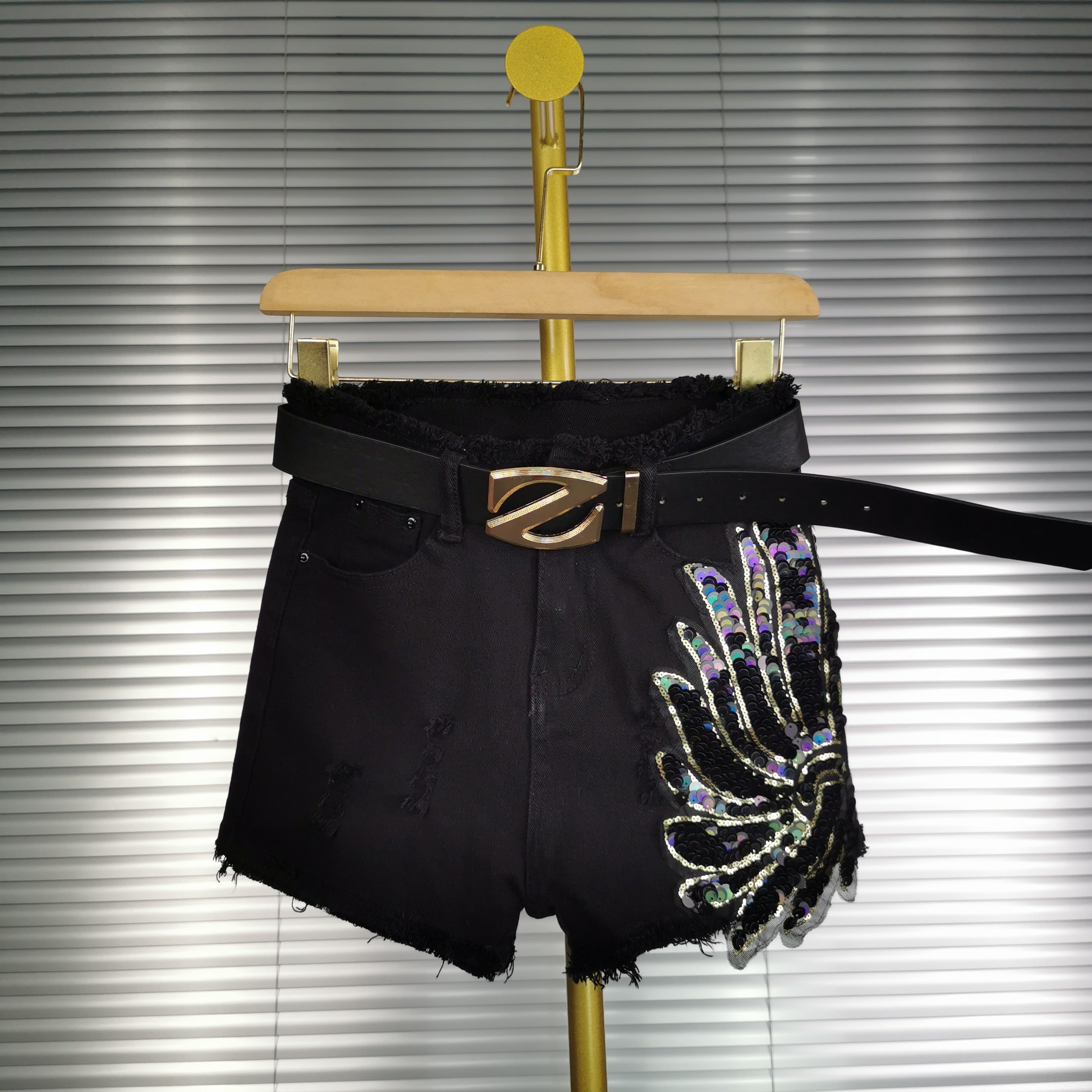 原创热舞黑色牛仔短裤女2025夏季新款亮片毛边显瘦修身弹力热裤子,女装/女士精品,牛仔裤,淘宝优惠券,粉丝福利购,淘宝优惠卷