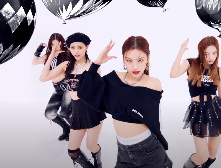 itzy黄礼志新歌mv同款黑色短款宽松字母拼接上衣卫衣打歌服演出服