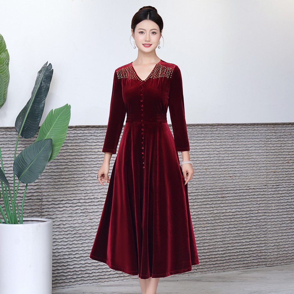 秋季新款改良韩国绒旗袍连衣裙喜婆婆婚宴高档大摆钉珠V领九分袖