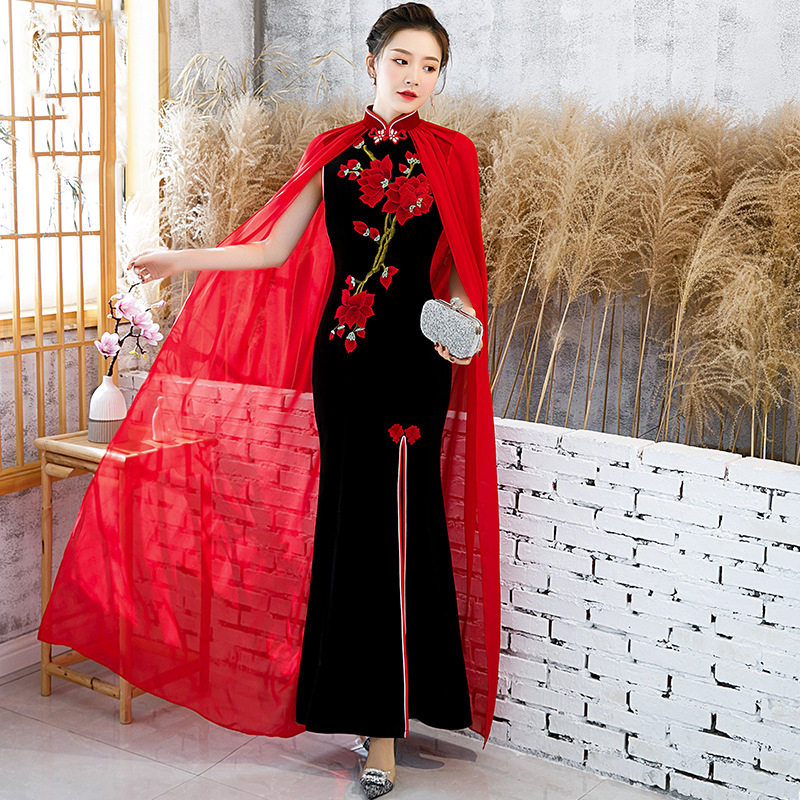 金丝绒妈妈走秀礼仪旗袍披风2026新品长款连衣裙黑色演出服优雅
