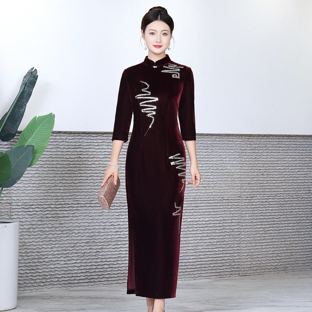 2026新款改良丝绒旗袍春秋女新中式大码长款喜婆婆婚宴礼服鸿韵绣