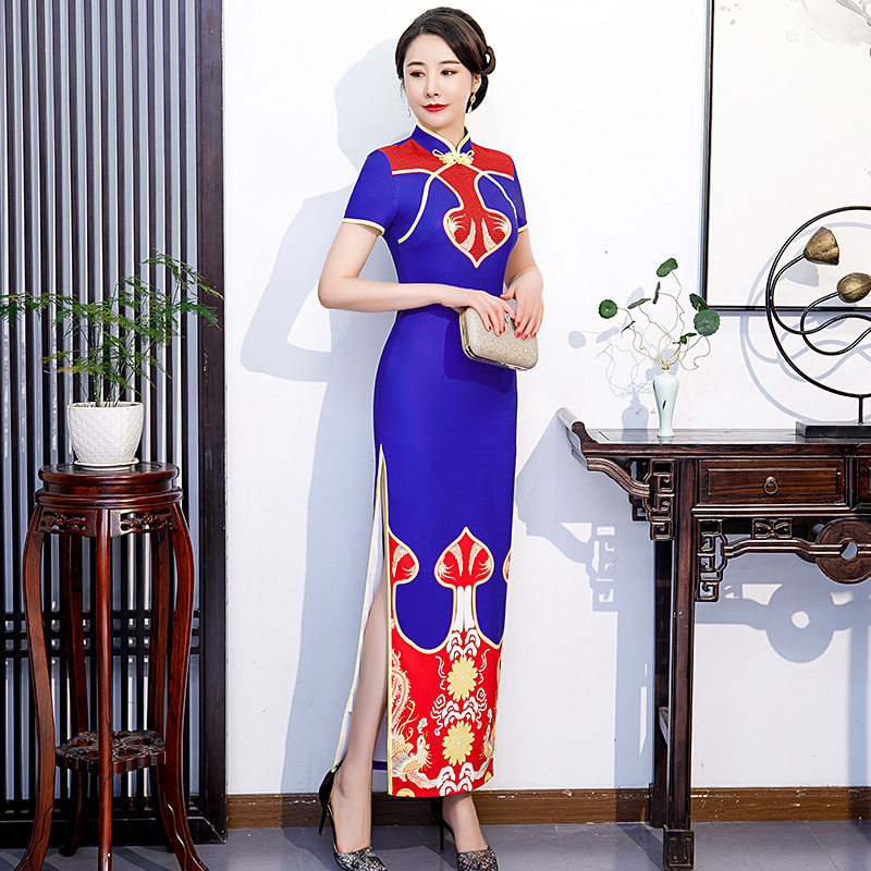 蓝色走秀旗袍长款演出服2026新款夏季妈妈显瘦改良妈妈连衣裙礼服