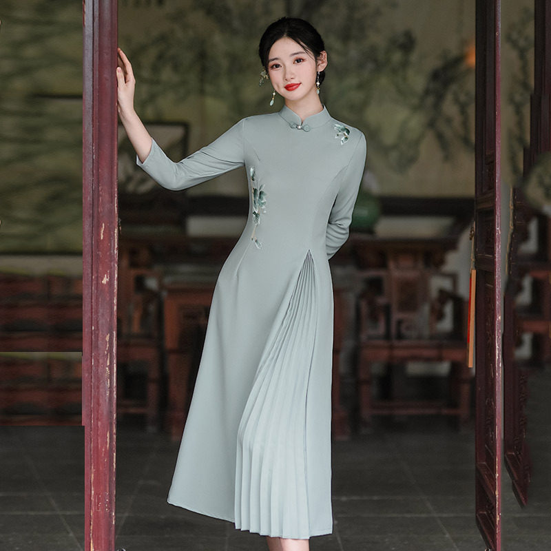 显瘦奥戴改良旗袍新款2026秋季年轻款女民国风复古平时可穿连衣裙