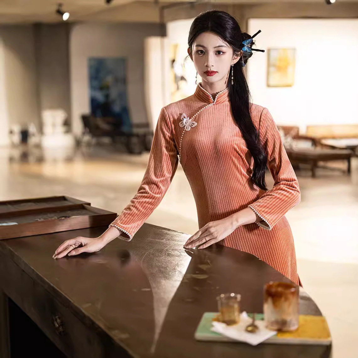 2026年早春季新款海岛绒粉色旗袍年轻款少女复古日常改良长款裙子
