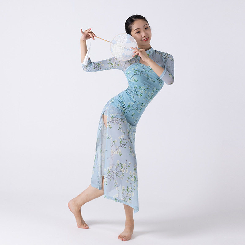 2026春夏浅蓝色古风碎花改良旗袍式舞蹈服立领镂空开叉现代舞蹈服