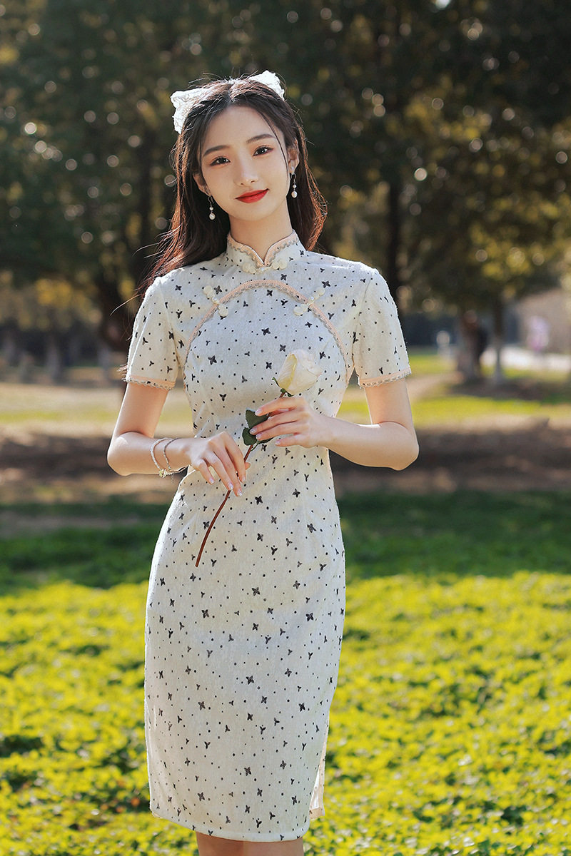 2026夏季新款清新改良雪尼尔蕾丝旗袍中长款优雅短袖少女日常年轻