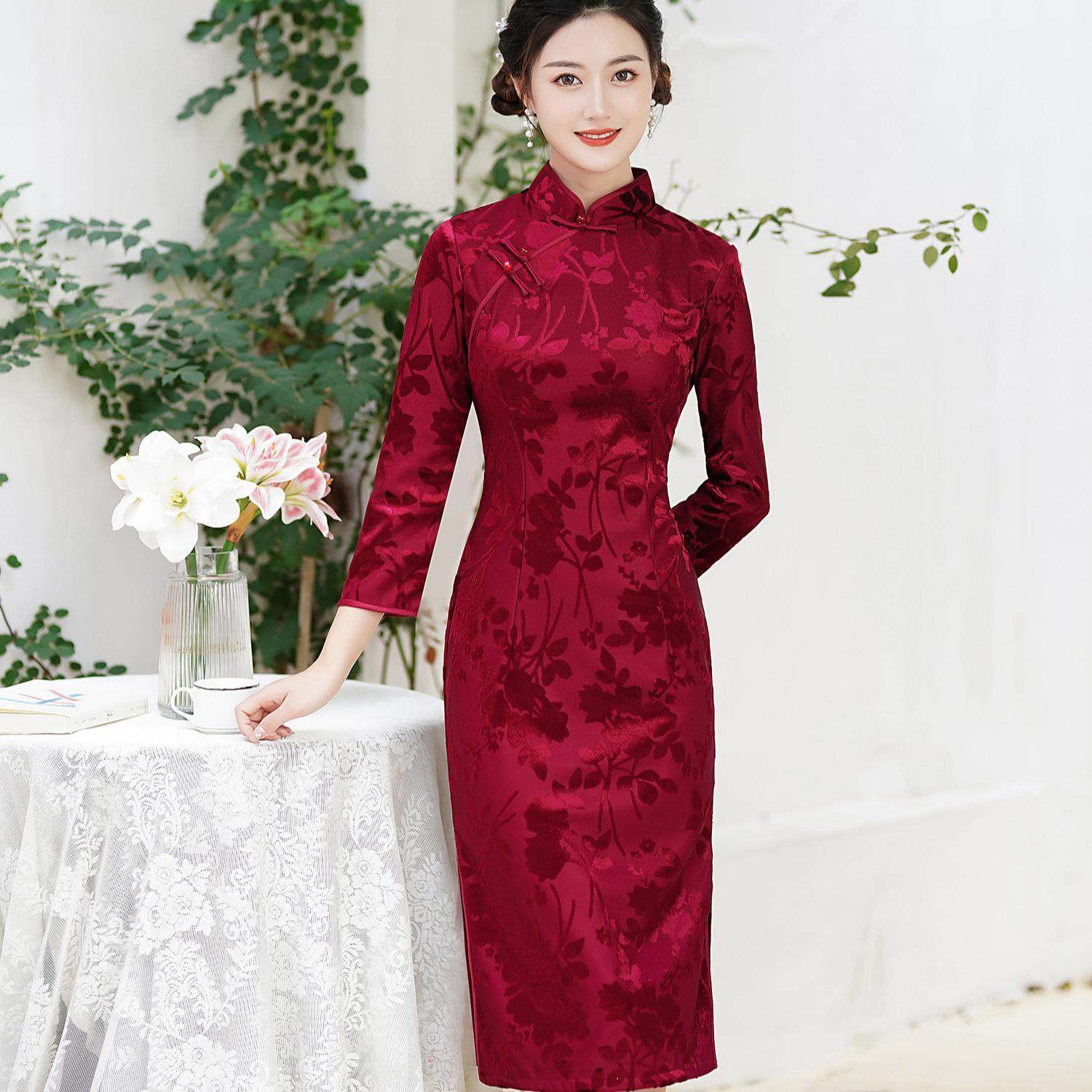 秋款提花旗袍2026年新款女改良版酒红喜婆婆丝绒款秋季气质妈妈装
