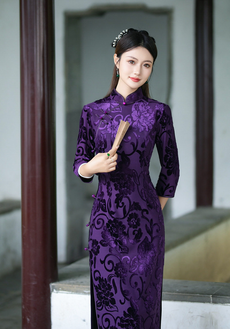 2026春季新款长款七分袖植绒旗袍改良复古中国风年轻女士民国礼服