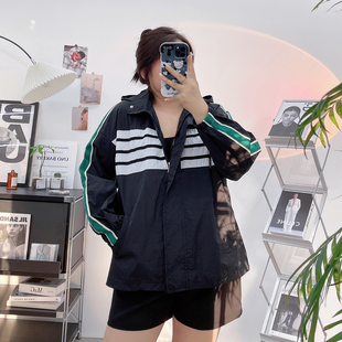 宛宛家轻薄休闲大码 胖mm防晒外套胖妹妹撞色连帽运动上衣 女装