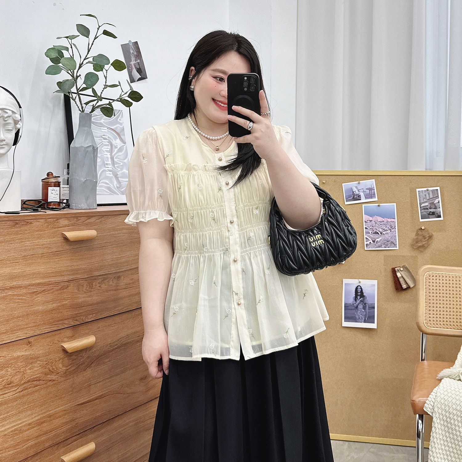 宛宛家花朵刺绣短袖小衫