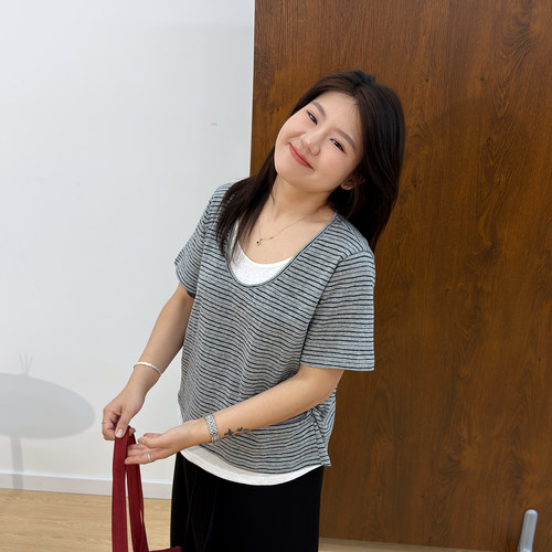 宛宛大码假两件条纹拼接收腰上衣女夏季胖mm显瘦遮肉百搭短袖t恤