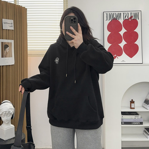 涂鸦刺绣宽松连帽正肩卫衣