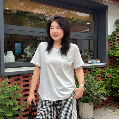 宛宛大码女装t恤2026夏季新款正肩胖mm宽松蕾丝花边圆领短袖上衣