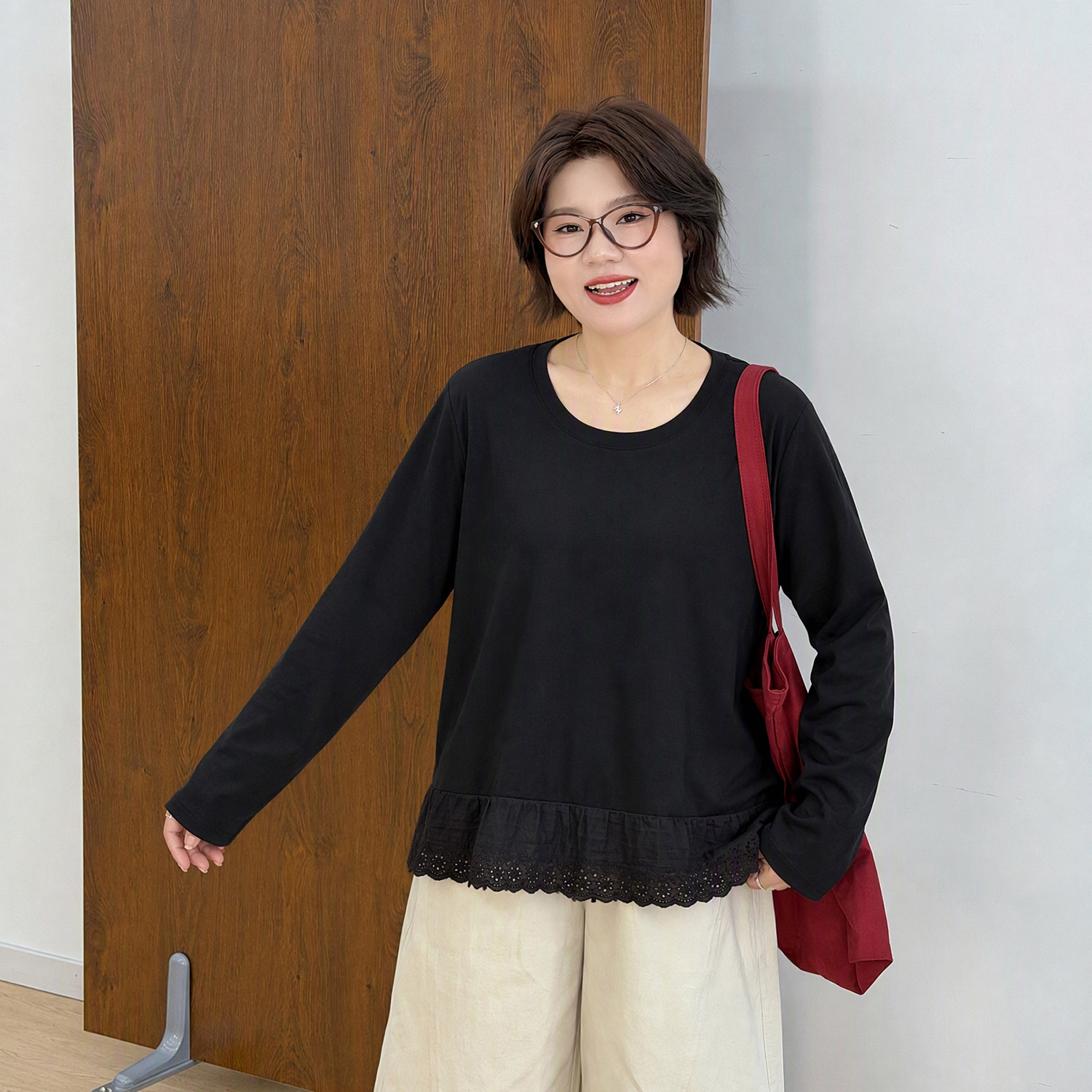 宛宛大码镂空花边长袖T恤胖mm秋季新款显瘦宽松遮肚子打底衫上衣