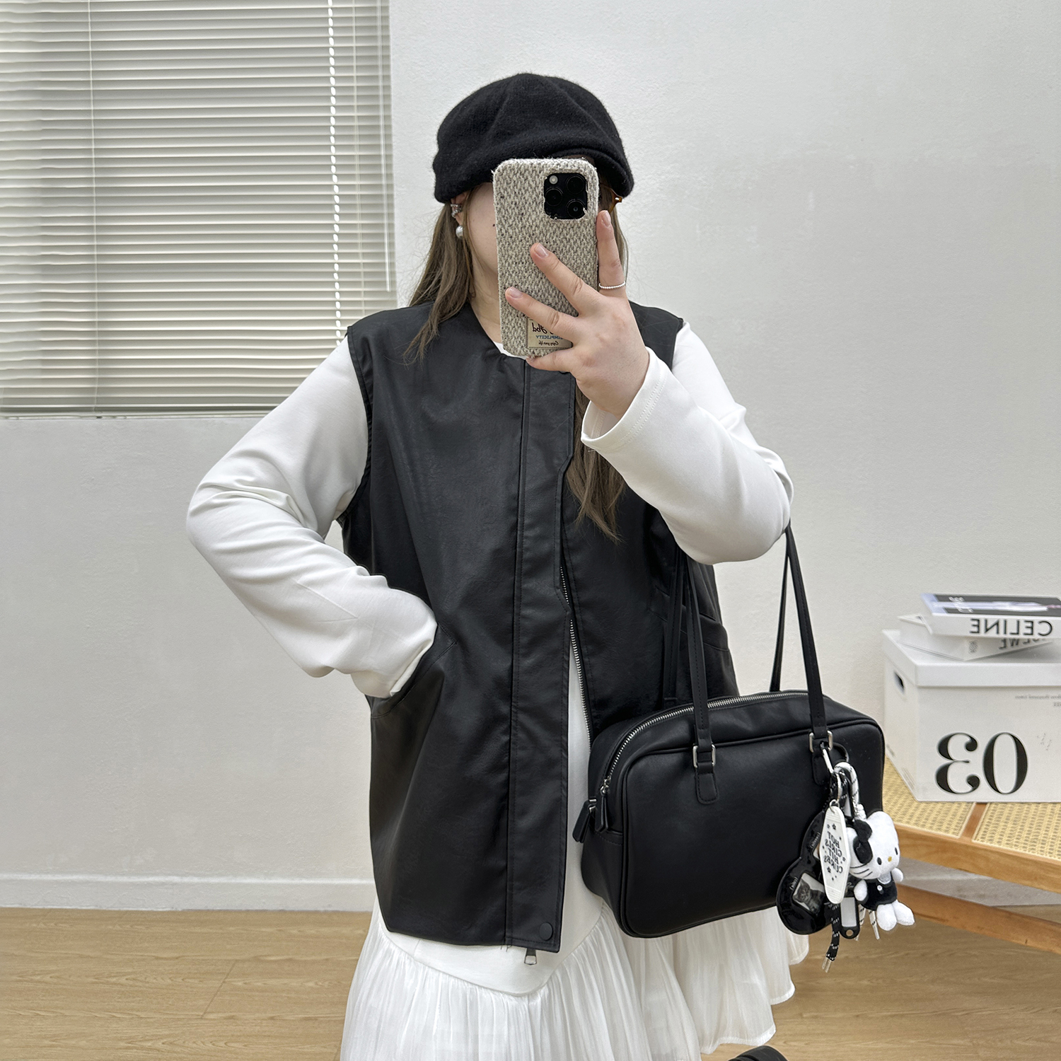 简约PU小短款马甲外套