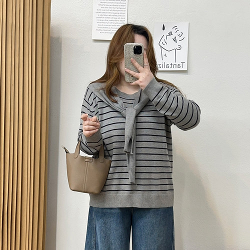 宛宛大码条纹打底衫女秋冬胖mm显瘦遮肚正肩披肩针织衫上衣
