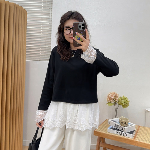 宛宛大码胖mm蕾丝拼接正肩长袖T恤女春秋新款别致内搭打底衫上衣