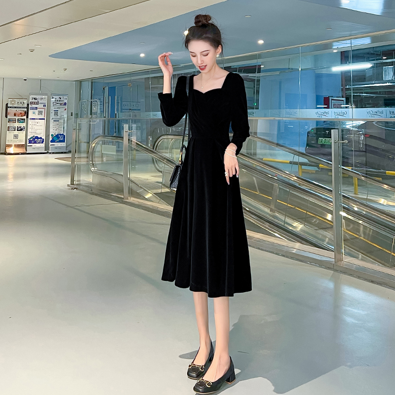 赫本风长袖金丝绒连衣裙女秋装新款2023年法式收腰显瘦小个子裙子