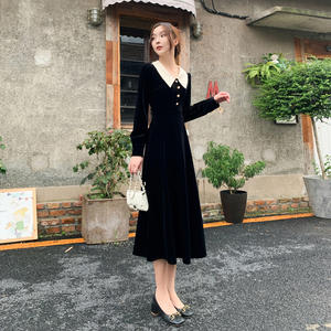 赫本风金丝绒连衣裙春装女2024年新款女法式气质显瘦长袖撞色裙子