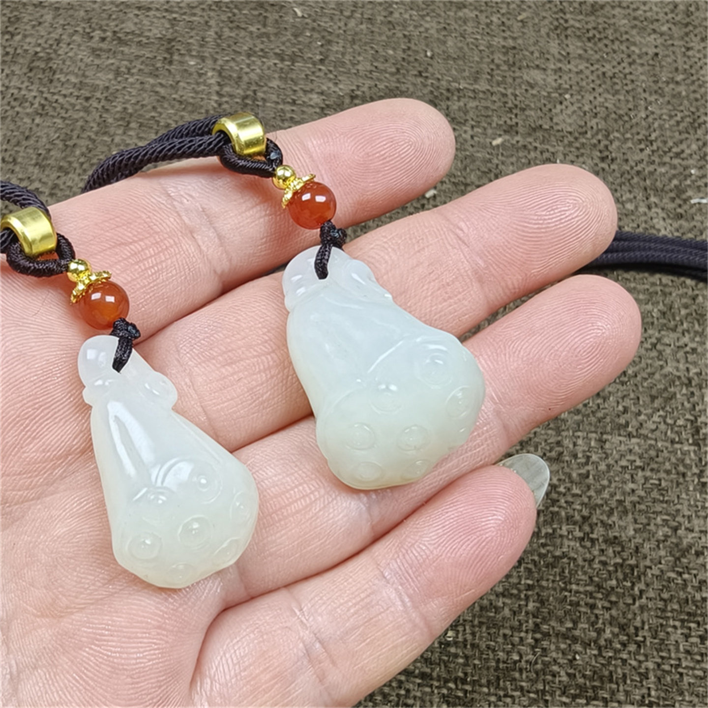天然和田玉青海山料青白玉手工雕刻挂件小莲蓬保真支持全国复验