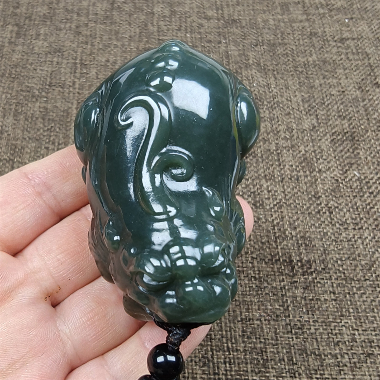 天然新疆和田玉青玉且末糖原石雕刻手把件貔貅吊招财进宝坠挂件