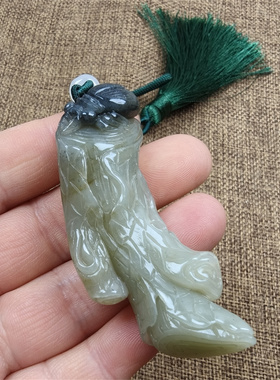 新疆和田玉青花籽料把件枯木逢春