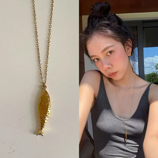 宋妍霏同款金色小鱼钛钢项链气质轻奢小众设计感百搭时尚毛衣链
